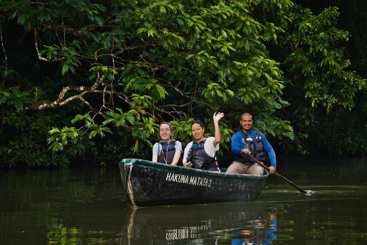 Tour por los canales de Tortuguero